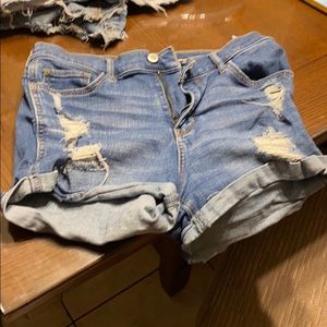 Jean shorts ripped wash look
